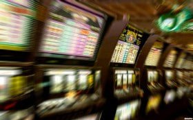Antarmuka aplikasi dewagacor menampilkan jadwal PMPL Indonesia